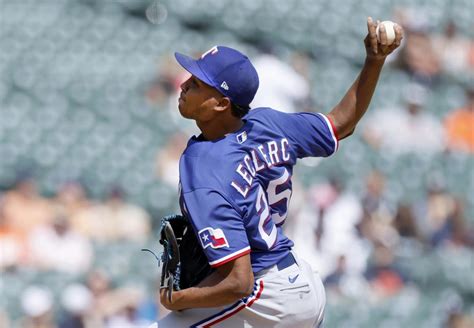 Rangers reliever José Leclerc on 15-day injured list with sprained right ankle