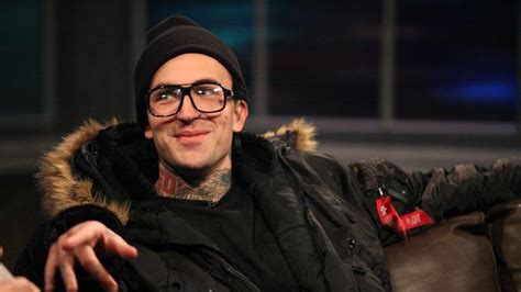 Rapper Clever Fires Back At Yelawolf