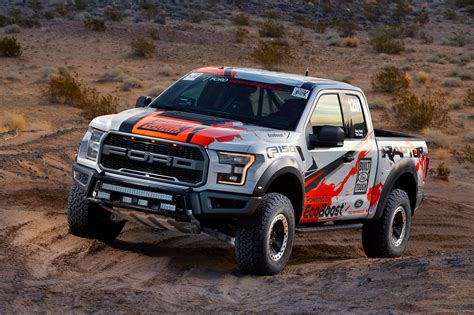 Signature Raptor Front. Bold ‘F-O-R-D’ letters on the grille signals nothing about Raptor is low-key. Matrix LED headlamps, a chassis mounted bumper and a 2.3mm-thick high-strength steel bash plate out front, ready to lead the way. Signature Raptor Front. Bold ‘F-O-R-D’ letters on the grille signals nothing about Raptor is low-key. 