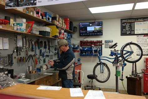 Rasmussen bike shop altoona. Many people opt for gas-powered bikes to save money on fuel costs for their daily commute — but did you know there’s a more eco-friendly option to consider? Electric bikes offer a ... 