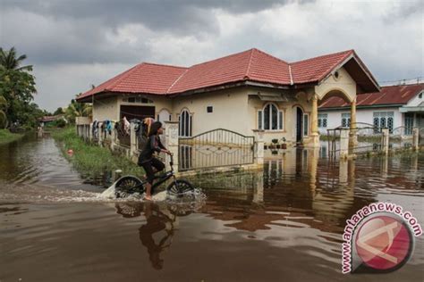 Ratusan warga terdampak banjir di pekanbaru 【ωβοኒе】