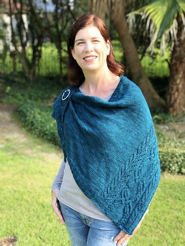 Ravelry: Gwytherin pattern by Amanda Scheuzger