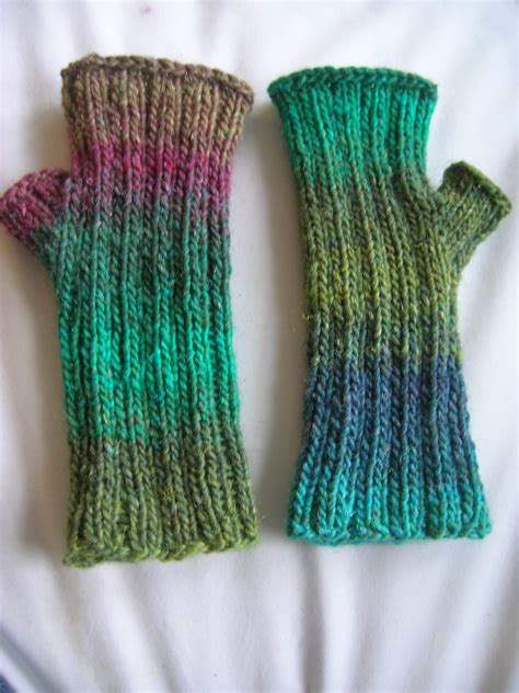 Ravelry: Maine Morning Mitts pattern by Clara Parkes