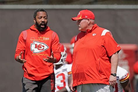 Ravens hire Greg Lewis, who spent past six seasons with Kansas City Chiefs, as wide receivers coach