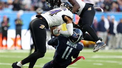 Ravens safety Kyle Hamilton ejected for helmet-to-helmet hit against Titans; Marcus Williams exits