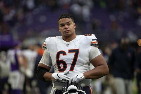Ravens sign center Sam Mustipher, an Owings Mills native and former Bears offensive lineman