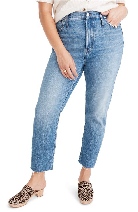 Raw hem jeans. Details. SKU: 6724F72-6044. This modern ultra high-waisted wide leg has an easy, relaxed fit and an ankle length silhouette. This style comes in a lived-in, medium blue wash with whiskering, fading, a raw hem and mixed metal hardware. Cut from our TRANSCEND VINTAGE denim, this effortlessly cool pair has the look of authentic … 