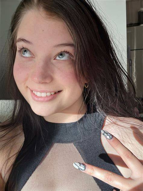 Rayeroze Nude