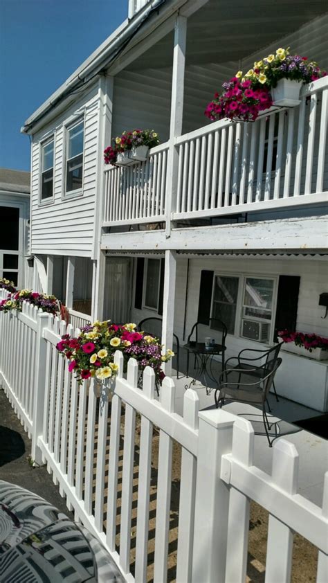 Rbnb old orchard. Savor Old Orchard Beach’s magnificent ocean views from the third-level deck. The front deck with a gas grill is a nice resting spot after a day on the beach. Add a … 