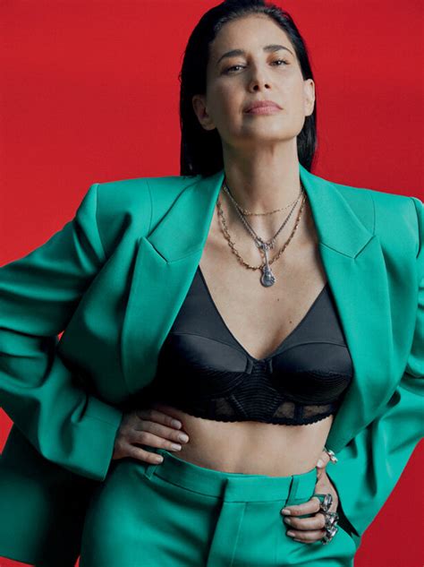 Read Yara Lapidus's bio