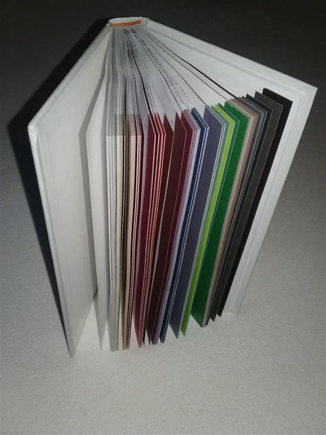 Reading The Secret Lives of Color Mary E. Warner