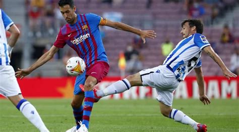 Real Sociedad midfielder David Silva injures left knee