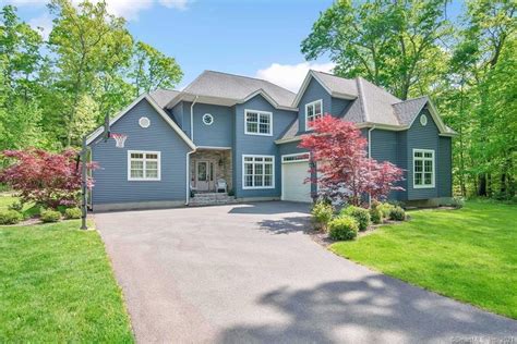 Real estate connecticut. Sondheim lived in the Connecticut house throughout most of the pandemic, according to an article in Curbed. In addition to his Roxbury house, Sondheim also had a … 