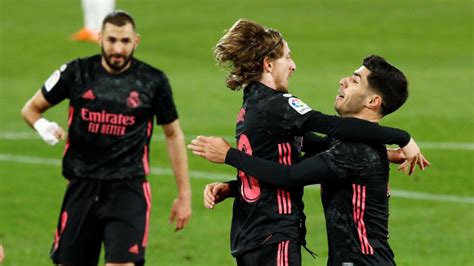 Real madrid vs celta vigo. Real Madrid twice came from behind to beat Celta Vigo 5-2 at the Bernabeu, with Benzema scoring a hat-trick and Camavinga making his debut. Vinicius Junior and … 