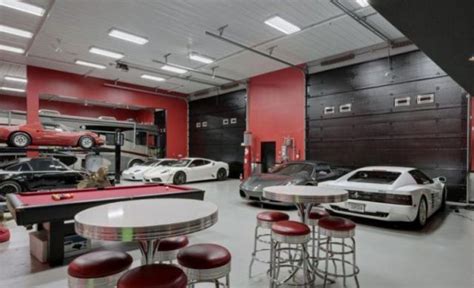 Real man garage. It is true that a garage floor epoxy will be more durable than a garage floor paint, but why is the durability so different? The answer lies in the stuff used ... 