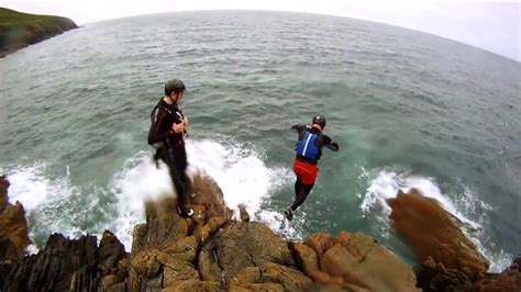 Real or Fake? Man With GoPro jumps off cliff in Sydney and …