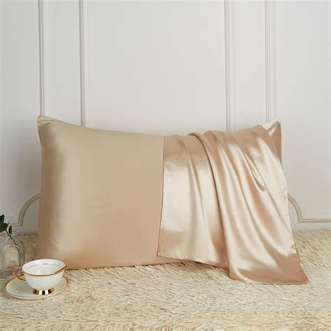 Real silk pillowcase. A Real Wrinkle Fighter. The smoothness of the best silk pillowcases, unique texture allows your skin to gently slide across the fabric without pulling or tugging at delicate skin tissue. No more jigsaw puzzle-esque, peculiar patterns etched on your face or neck in the morning. Best-Tressed Tool. 