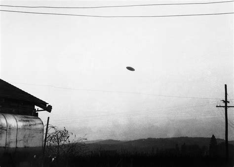 A “real picture of a UFO” captured by an elderly woman inCali