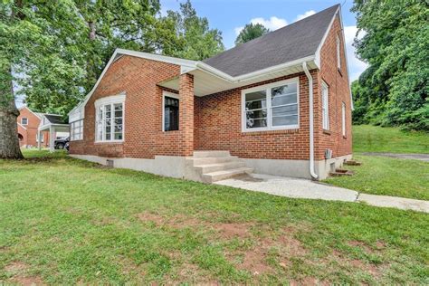 1151 Halliahurst Ave, Vinton, VA 24179 is pending. View 36 photos of this 3 bed, 2 bath, 1591 sqft. single family home with a list price of $239500.. 