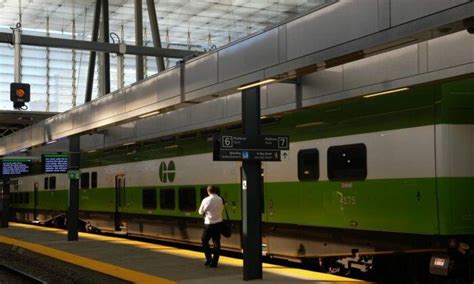 Reason for rail outage still under investigation after thousands stranded in GTA