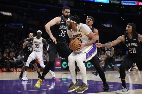 Reaves gets career-high 35, pushes Lakers past Magic 111-105