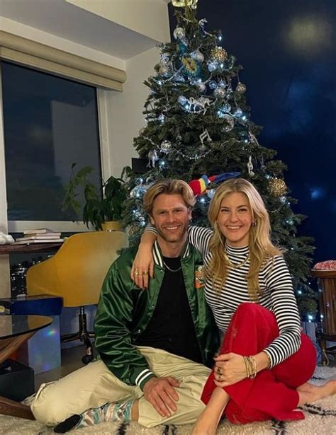 The Peloton couple first shared that they were dating in 2021 Wedding bells will soon be ringing for Peloton instructors Rebecca Kennedy and Andy Speer! On Tuesday, the couple announced the happy .... 
