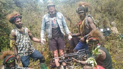 Rebeldes que tienen como rehén a piloto de Nueva Zelandia afirman que han matado al menos a 13 soldados indonesios