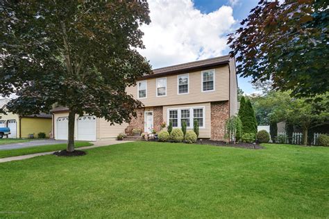 Recently sold homes howell nj. See photos and price history of this 3 bed, 3 bath, 1,948 Sq. Ft. recently sold home located at 23 Little Leaf Ln, Howell, NJ 07731 that was sold on 09/22/2023 for $529500. 