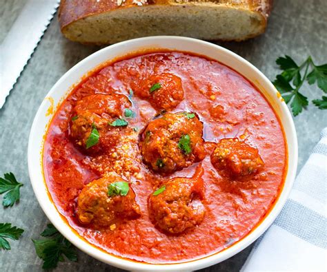 Recipe: Meatballs in tomato sauce get a little lighter