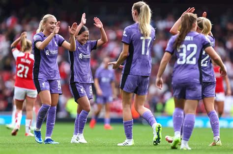 Record Women’s Super League crowd of 54,115 sees Liverpool win at Arsenal