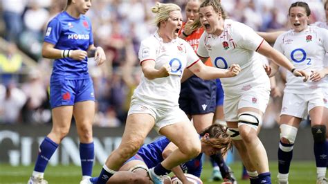 Record crowd for women’s rugby sees England retain 6N title