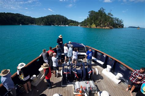 Recreational boating guides auckland to kawau. - Stadt und adel in frauenfeld 1250-1400.