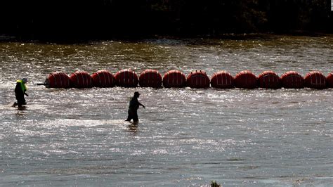 Recuperan segundo cuerpo cerca de las boyas que Texas instaló en el río Grande, dicen autoridades de México