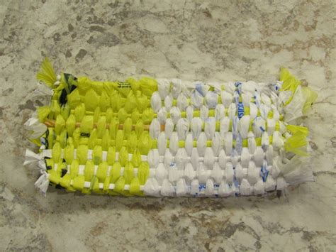 Recycled Woven Plarn Wallet : 7 Steps - Instructables