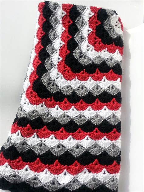 Red Crochet Blanke