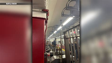 Red Line service resumes after ‘mechanical problem’ forced delays during tail end of morning commute