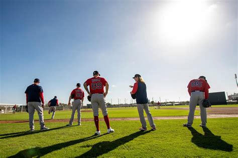 Red Sox announce pitchers and catchers report date