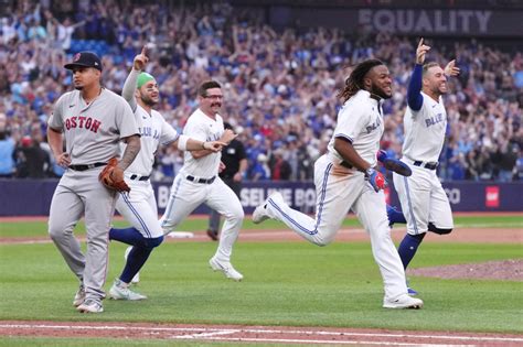 Red Sox blow late lead, fall to Blue Jays 4-3 in 13 innings