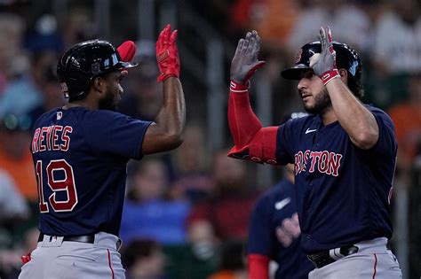 Red Sox clobber Astros 17-1 to split series, gain ground in AL Wild Card hunt