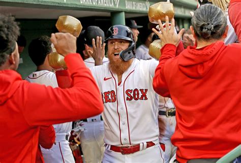 Red Sox homer three times off all-star Luis Castillo, beat Mariners 9-4