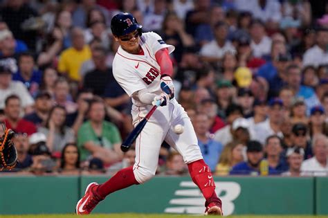 Red Sox keep hits coming to beat Mets 6-1 in Sunday night series finale