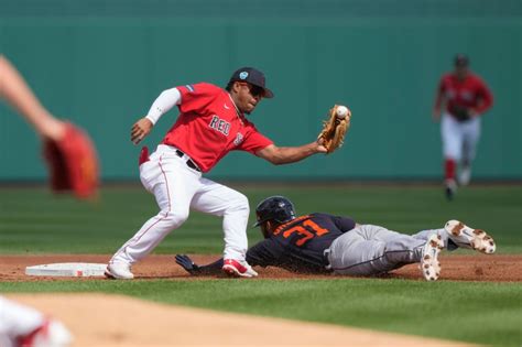 Red Sox notebook: Call-up a dream come true for Red Sox rookie Enmanuel Valdez