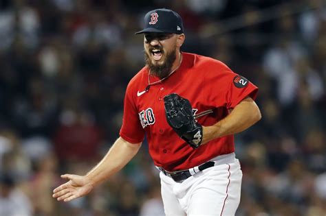 Red Sox right-hander John Schreiber leaves game in 7th