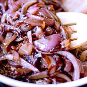 Red Wine Caramelized Red Onions - Sip Bite Go