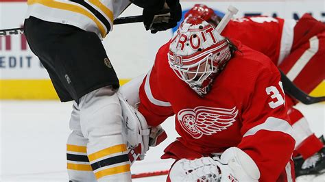 Red Wings thump Bruins, 5-2