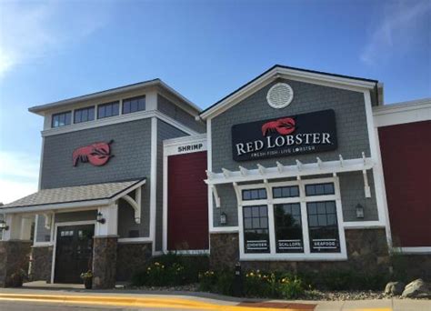 Red lobster rochester mn. Red Lobster is a successful restaurant chain that operates around 700 locations in the United States. The company is the brainchild of Bill Darden who opened the first location in 1968 in the landlocked area of Lakeland, Florida. Two years later, they received financial backing from General Mills and went on to open multiple locations across ... 