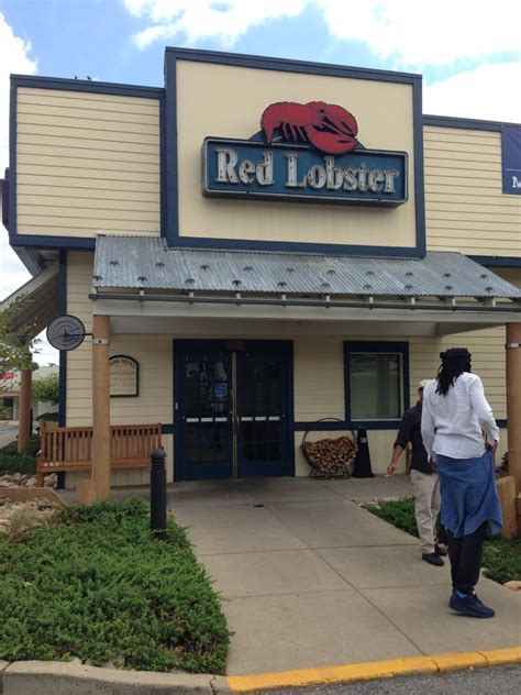 Red lobster staunton. Dishwasher/Utility at Red Lobster, ensures the cleanliness of dishware, work stations, and restrooms so that the team can provide a refreshing seaside dining experience. Your responsibilities may include upholding the appearance standard of the restaurant by taking out the trash and maintaining the grounds. 