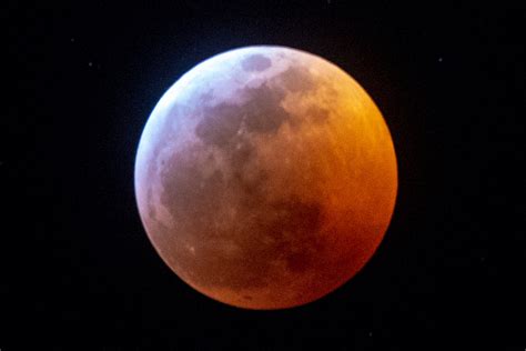 Calling all stargazers and amateur astronomers: You're in for a treat tonight. According to the ever-reliable Old Farmer's Almanac, a "pink moon" is expected to be visible tonight. The full moon will peak just after midnight at 12:37 A.M. Eastern Time on Thursday, April 6. There's just one teensy problem: It's not actually pink..