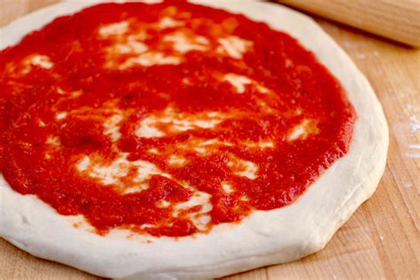 Red sauce pizza. Jan 31, 2023 · Combine the canned tomato sauce, salt, dried basil, and dried oregano in a bowl. Use a microplane zester to grate a clove of garlic into the sauce. Whisk well. Adjust seasoning to taste. Use immediately or refrigerate for up to a week. 
