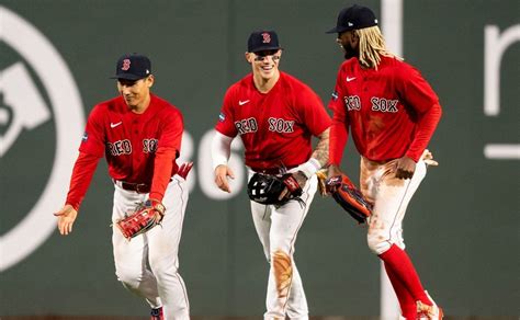 1998 Boston Red Sox Statistics. 1998. Boston Red Sox. Statistics. 1997 Season 1999 Season. Record: 92-70-0, Finished 2nd in AL_East ( Schedule and Results ) Postseason: Lost AL Division Series (3-1) to Cleveland Indians. Manager: Jimy Williams (92-70) General Manager: Dan Duquette.. 